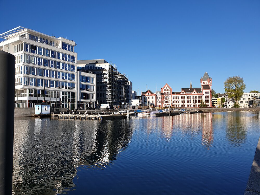 Standort Dortmunder Phoenixsee als Platz für kreatives Denken Standort Dortmunder Phoenixsee als Platz für kreatives Denken