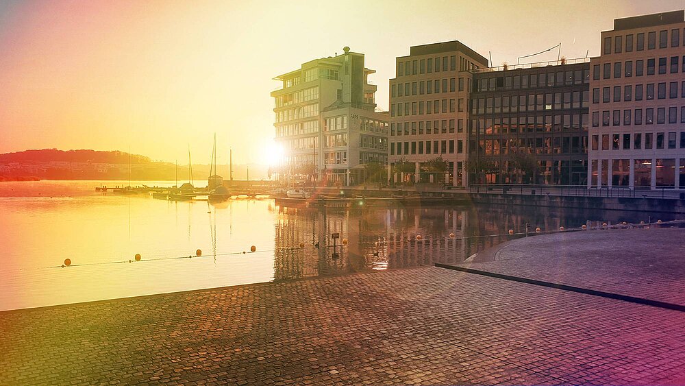 Ihre Web-Agentur am Phoenixsee in Dortmund – digital, lokal, persönlich Standort der WECOTEC GmbH am Phoenixsee in Dortmund bei Sonnenaufgang