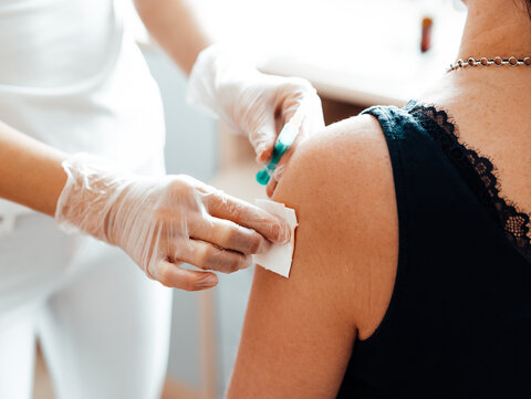 doctor-vaccinating-a-patient-against-covid-19-picjumbo-com.jpg